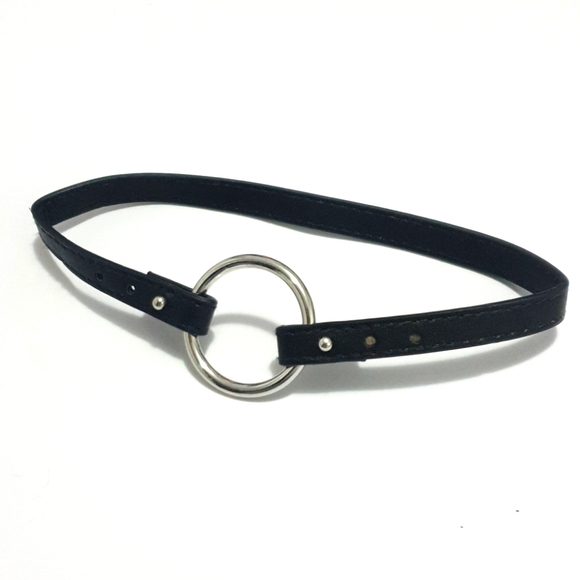 Front open Black vinyl choker with silver O ring - Picture 8 of 16